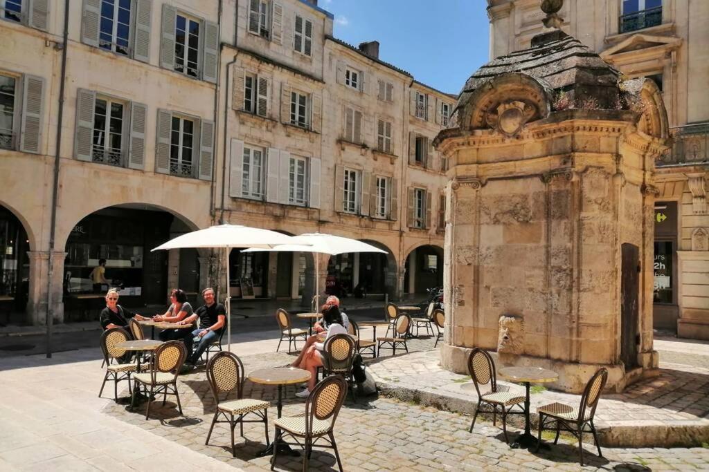 Superbe Duplex De 70M2 Avec 2 Chambres En Hyper Centre Au Calme Sur Cour Classe 3 Etoiles Avec Parking En Option La Rochelle  Zewnętrze zdjęcie