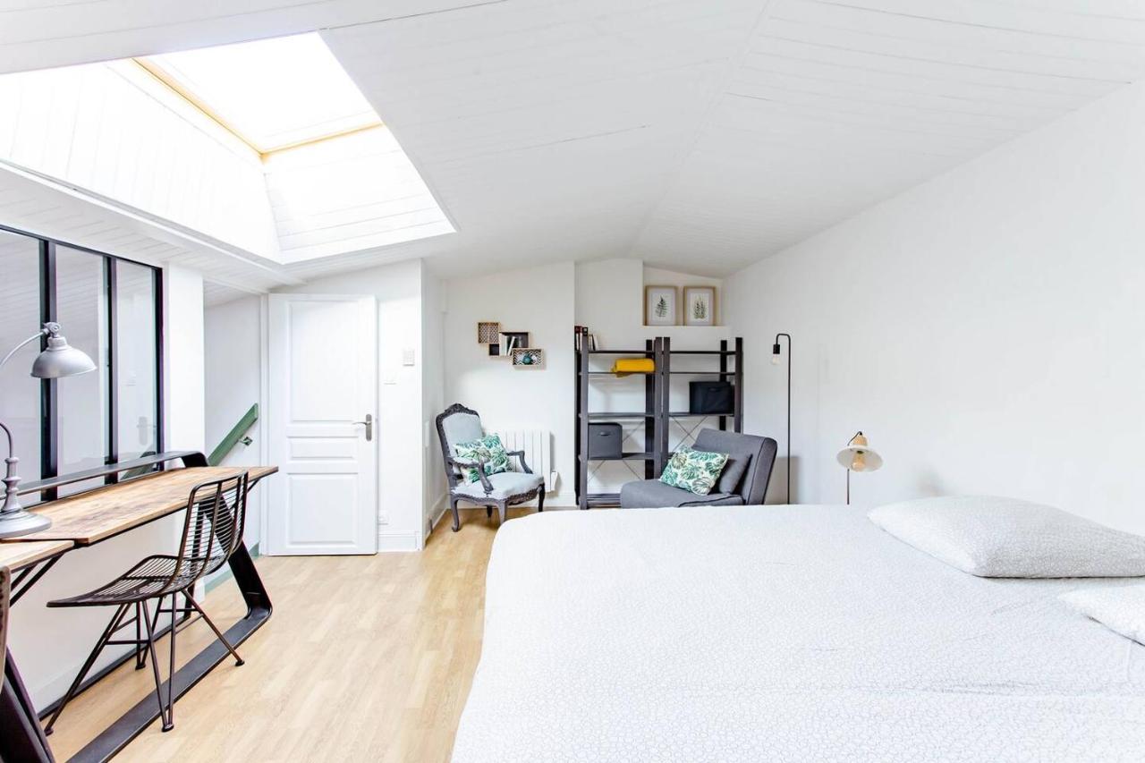 Superbe Duplex De 70M2 Avec 2 Chambres En Hyper Centre Au Calme Sur Cour Classe 3 Etoiles Avec Parking En Option La Rochelle  Zewnętrze zdjęcie